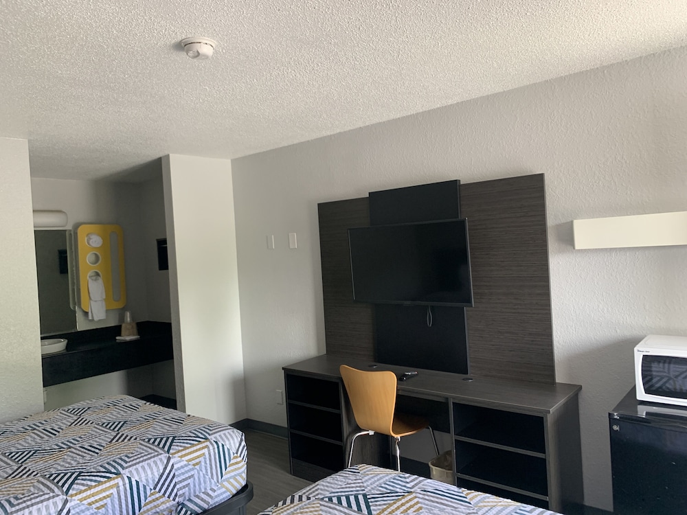 Motel6 Dalton, GA 24/47