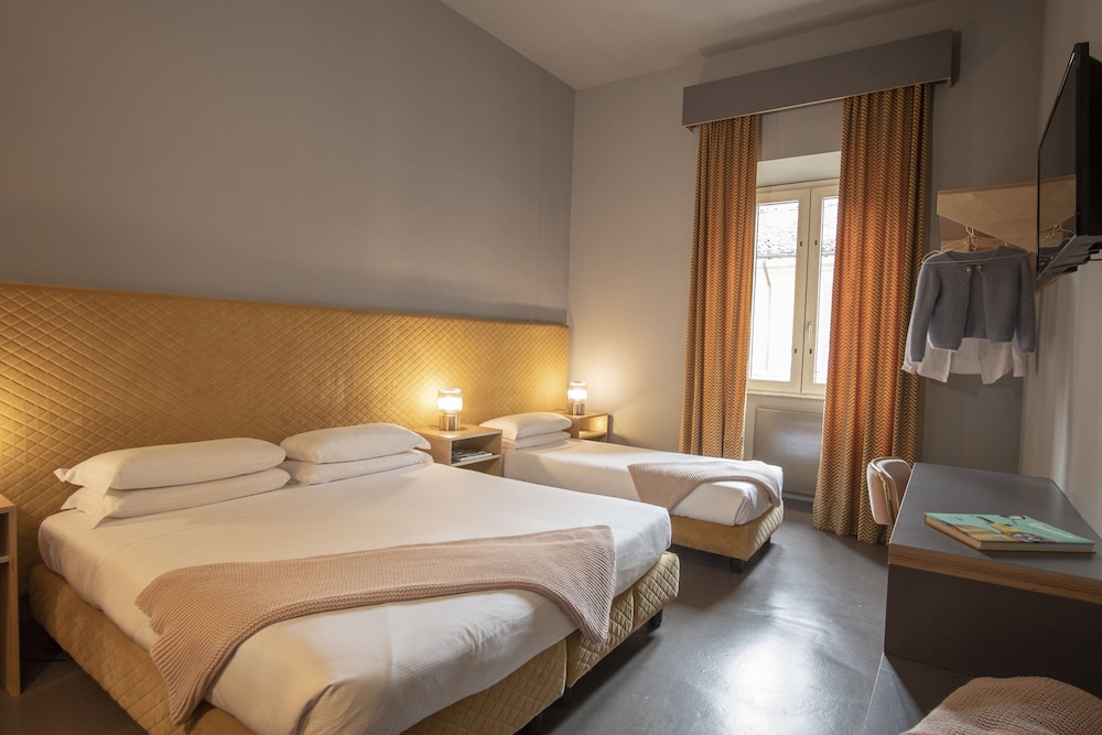 Milani Hotel 45/82