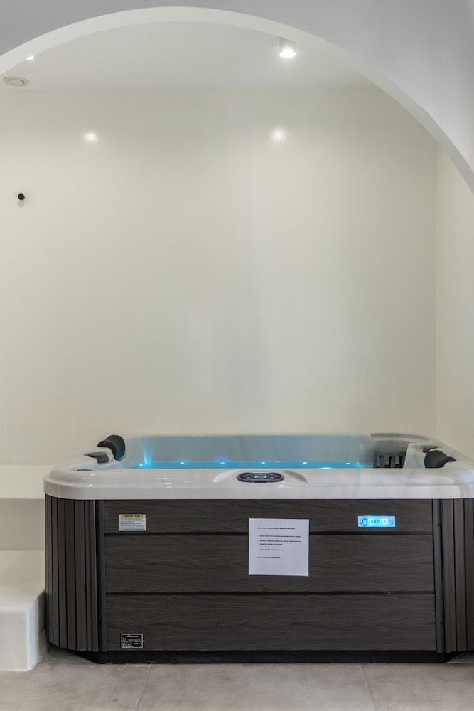 Arco Solium Suites 8/48