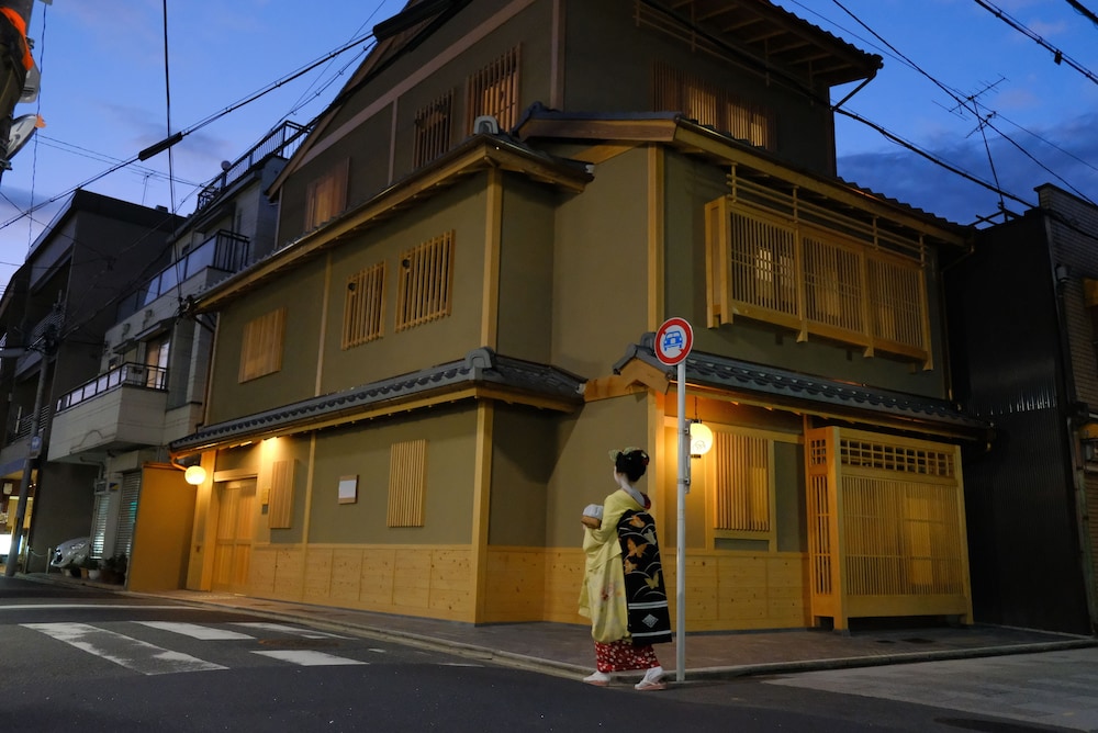 Resi Stay Tsubaki 58/67