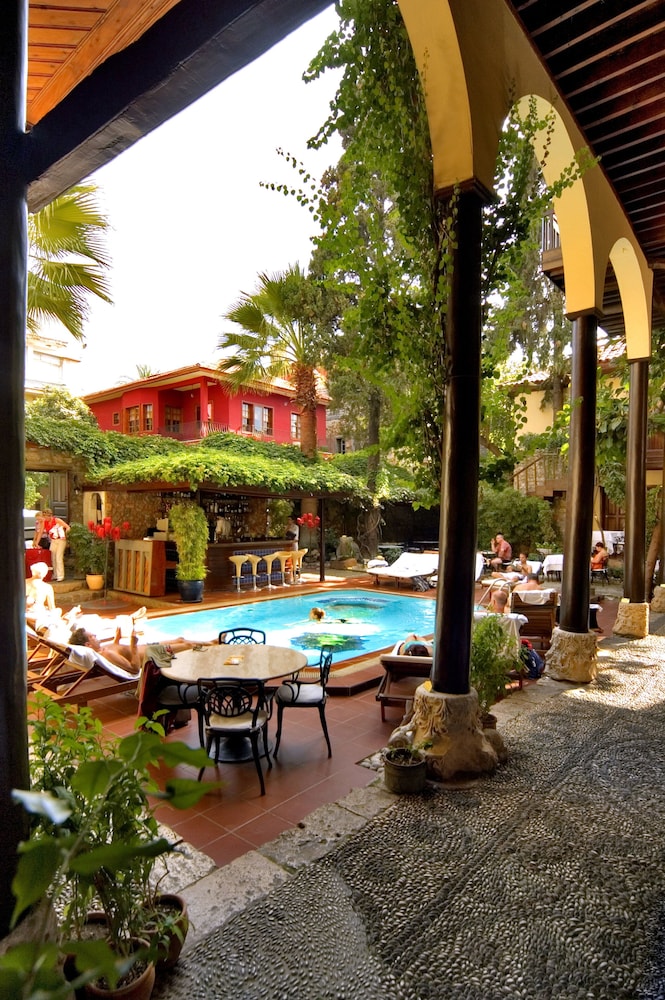 Alp Pasa Hotel 44/46