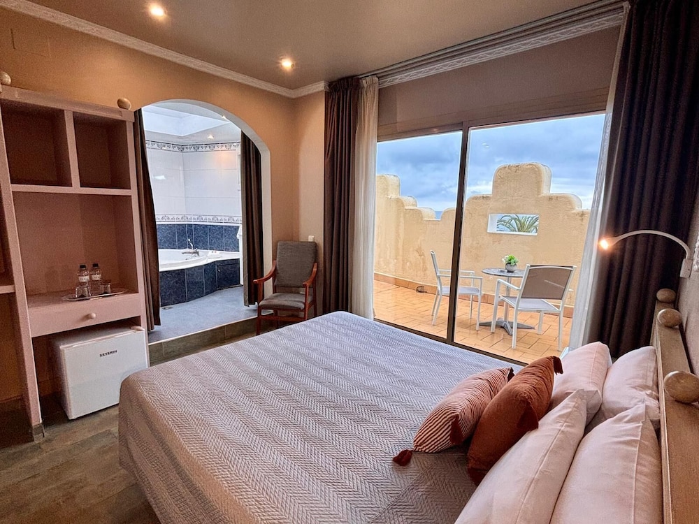 SUPERIOR, DOUBLE BED, SEA VIEW, TERRACE