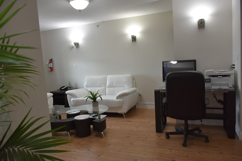 Super 8 By Wyndham Fort Mcmurray 18/31