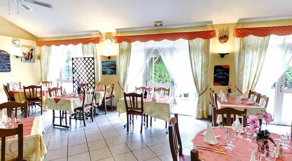 Hotel Le Relais Du Parisis 32/50