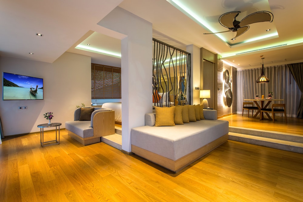 Crest Resort and Pool Villas 19/50