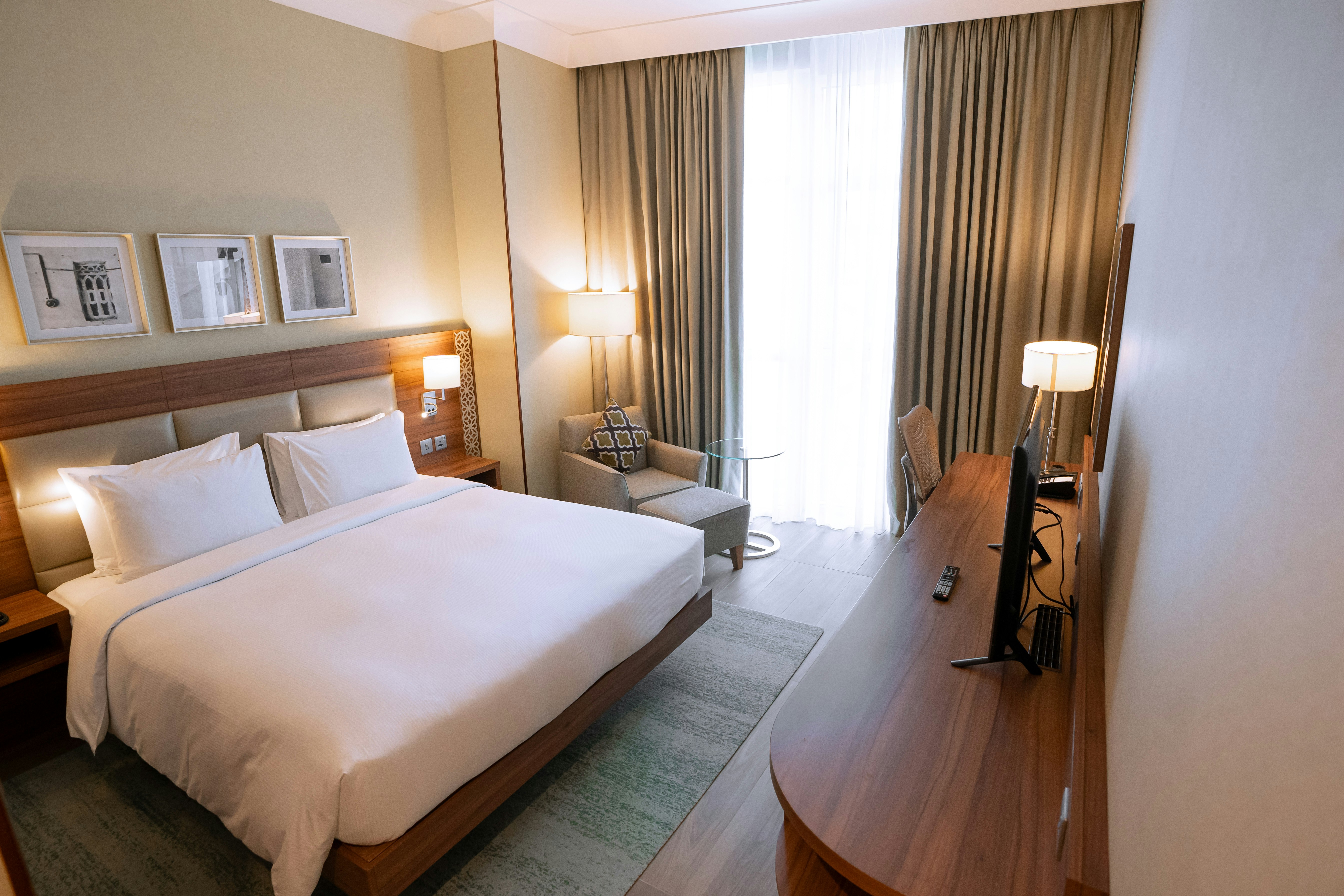 ROOM, KING BED