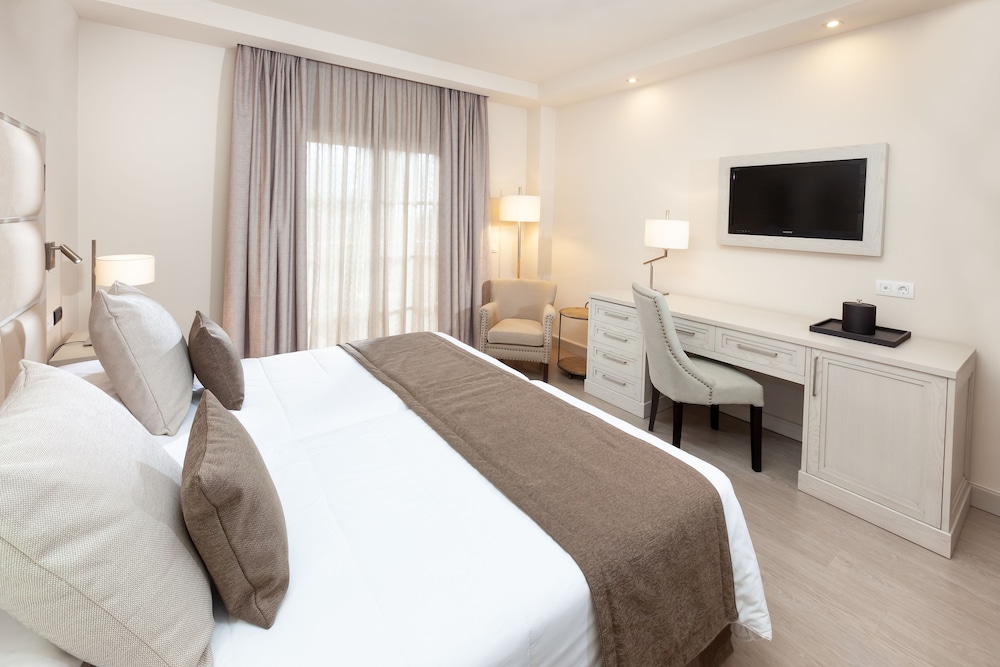 ROOM, DOUBLE BED, BALCONY