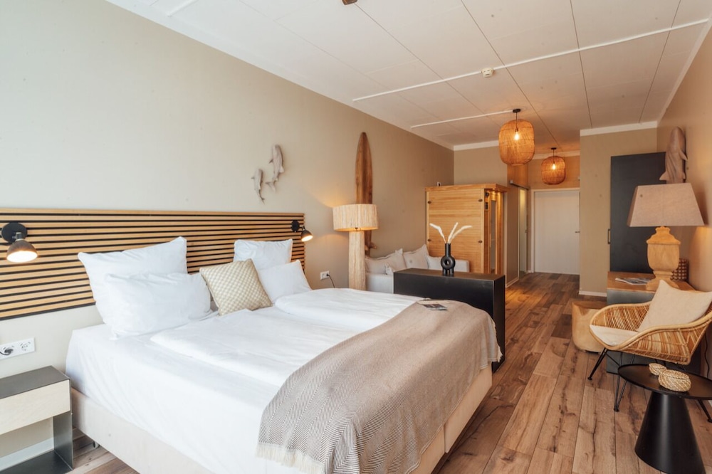 Aqua Hotel & Hostel 5/50