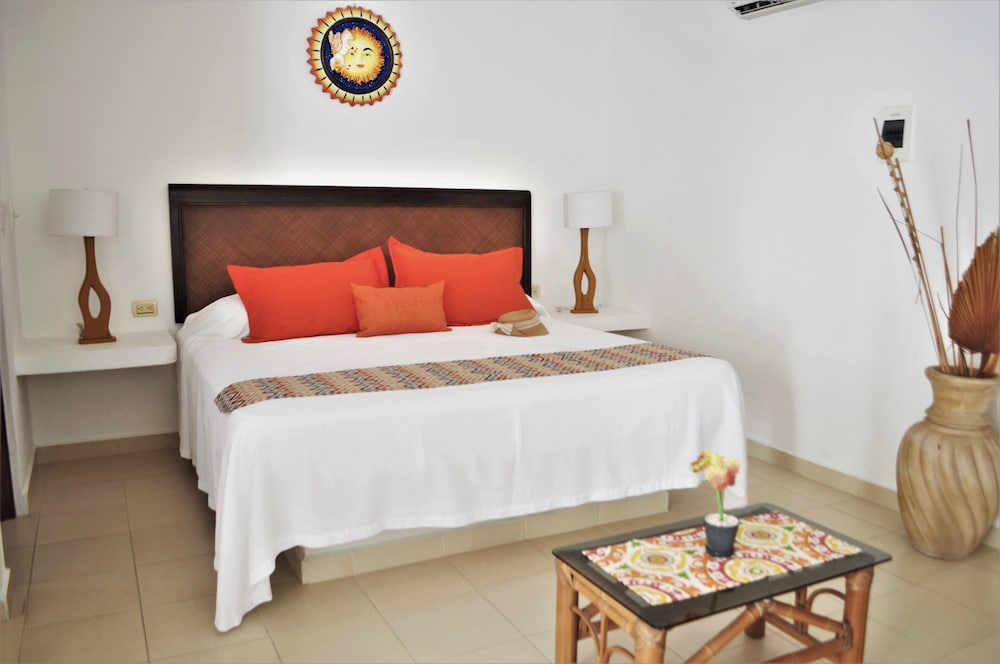 DELUXE, STUDIO, KING BED, KITCHENETTE