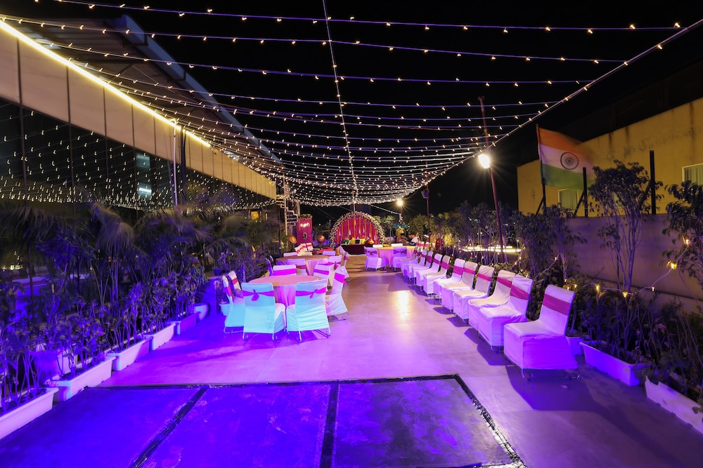 Airport Hotel Grand Delhi 27/52