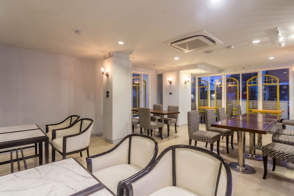 Montree Phuket Hotel 35/50