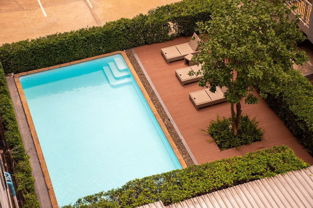 Chor Cher - The Luxury Green Hotel 69/73