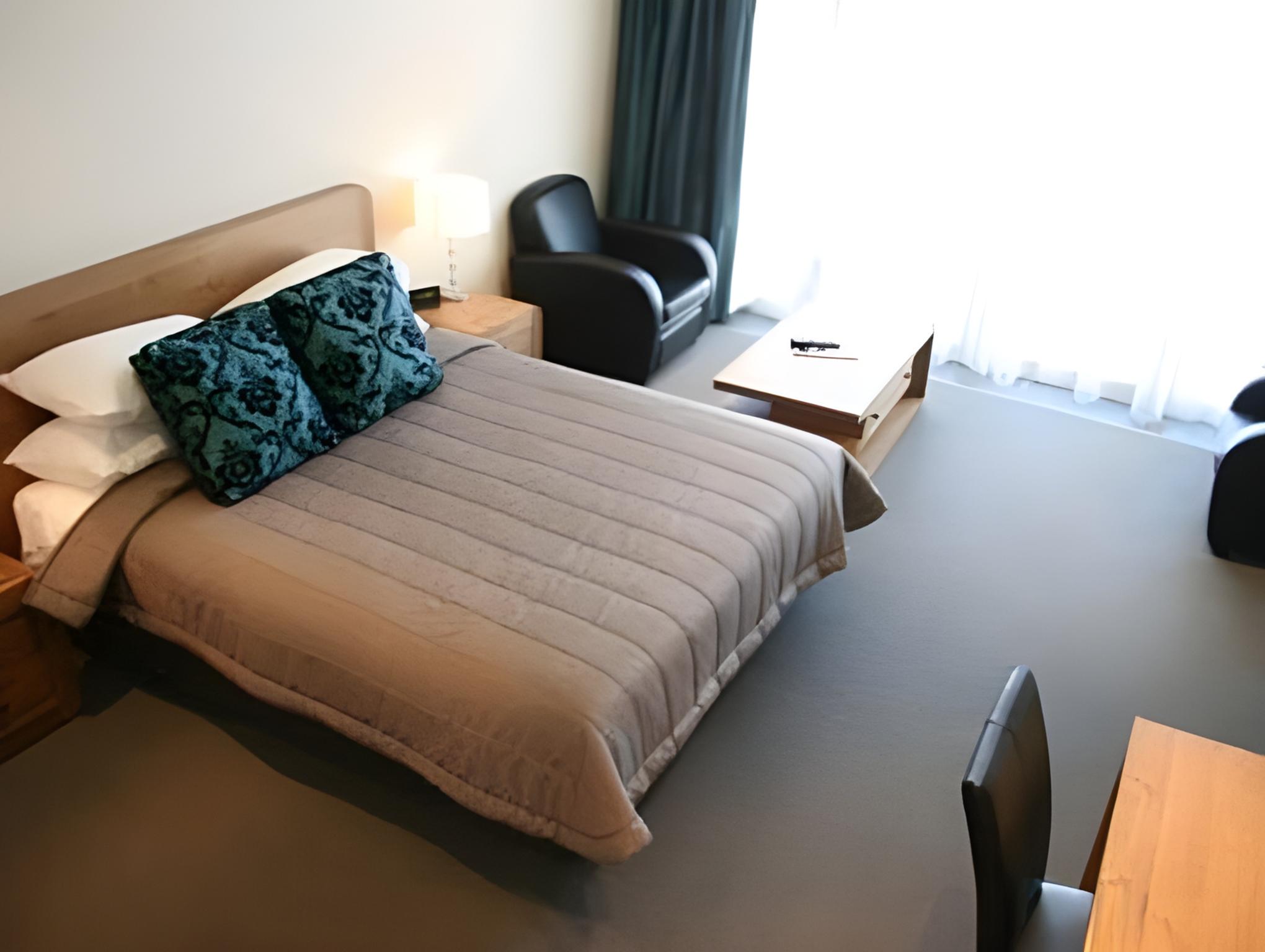 Executive, Suite