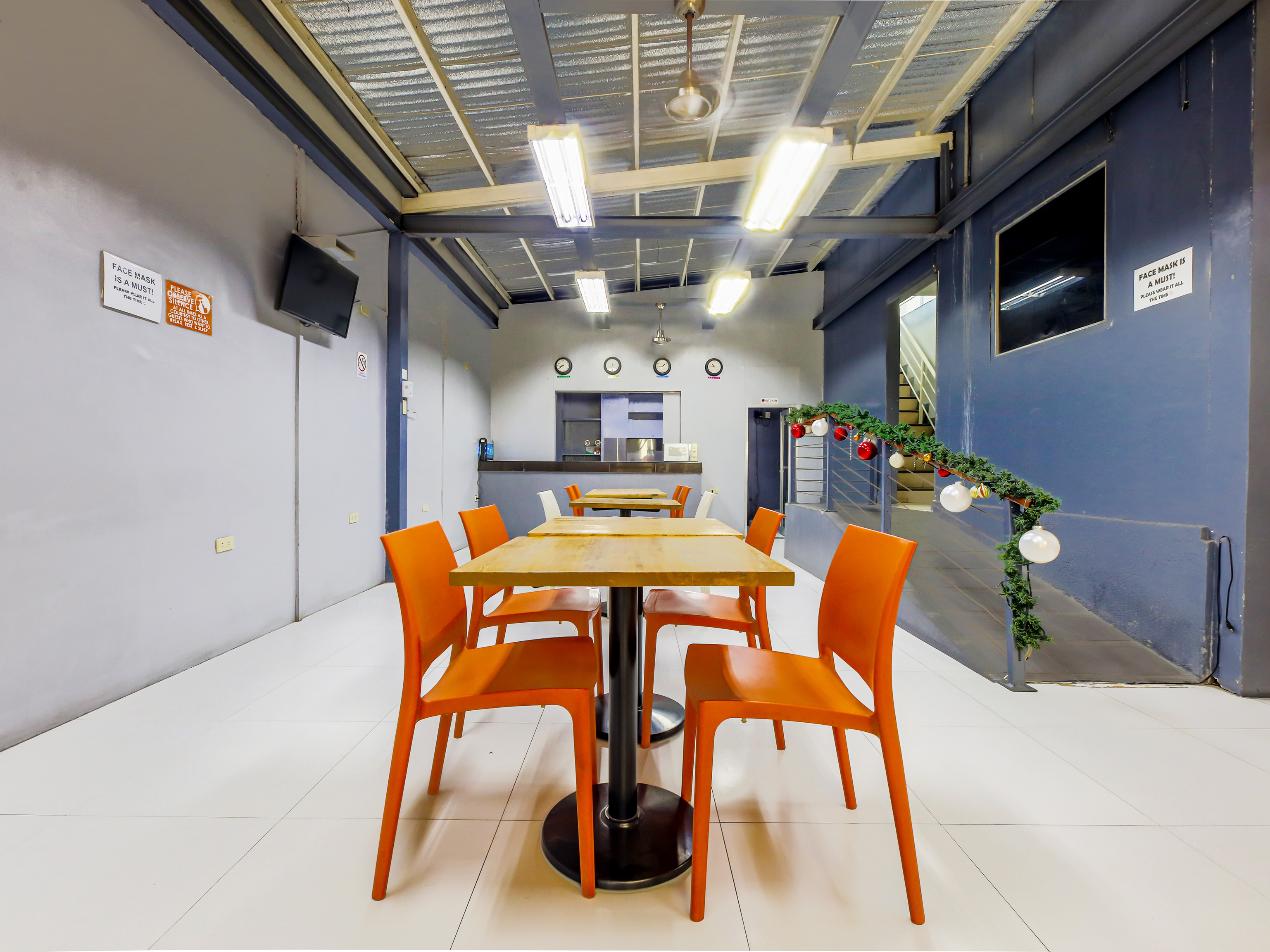 Metro Deluxe Residences 44/50