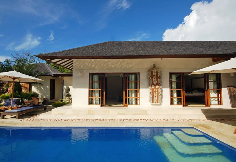 Frangipani Beach Villa 10/68
