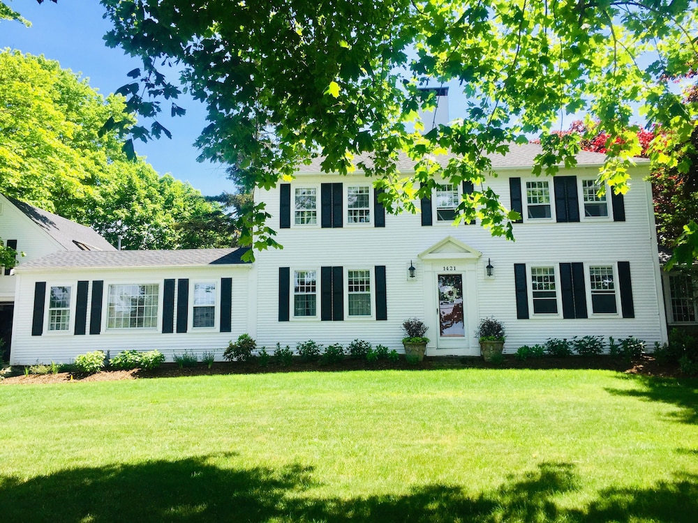 Sesuit Harbor House 40/50