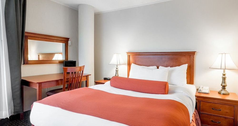 STANDARD, QUEEN BED