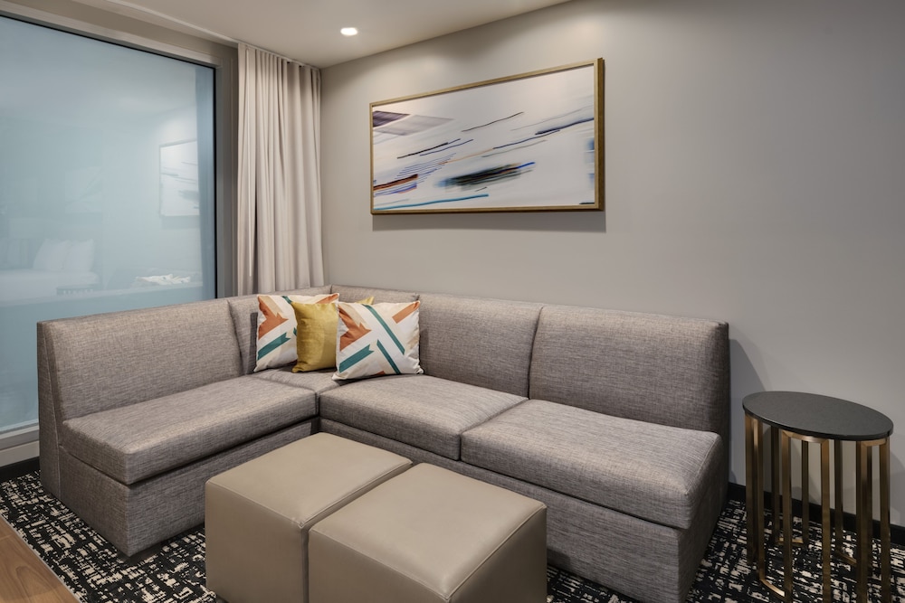 Hyatt House LAX - Century Blvd 25/50