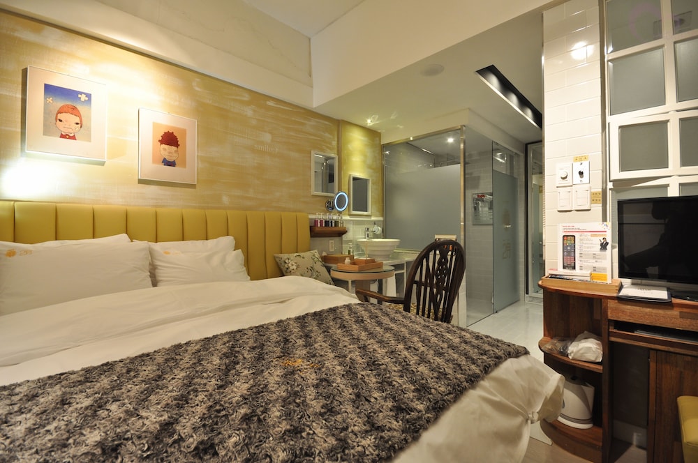 February Hotel Apsan 10/67