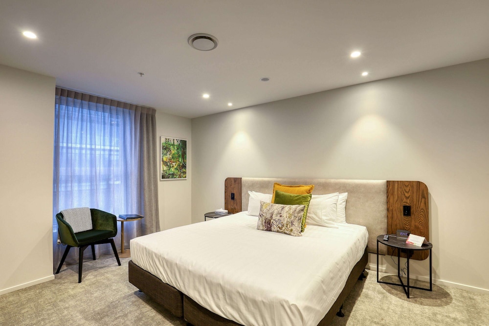 APARTMENT, KING AND TWIN BEDS