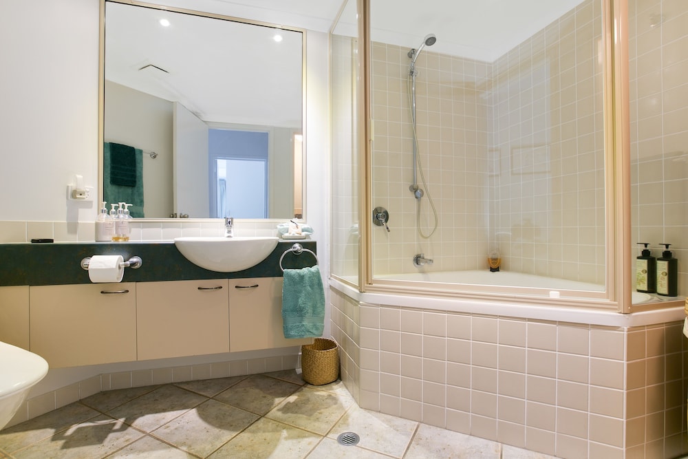 2 Bedrooms, 2 Queen Beds, Beach Front، TRINITY WATERS 3/4