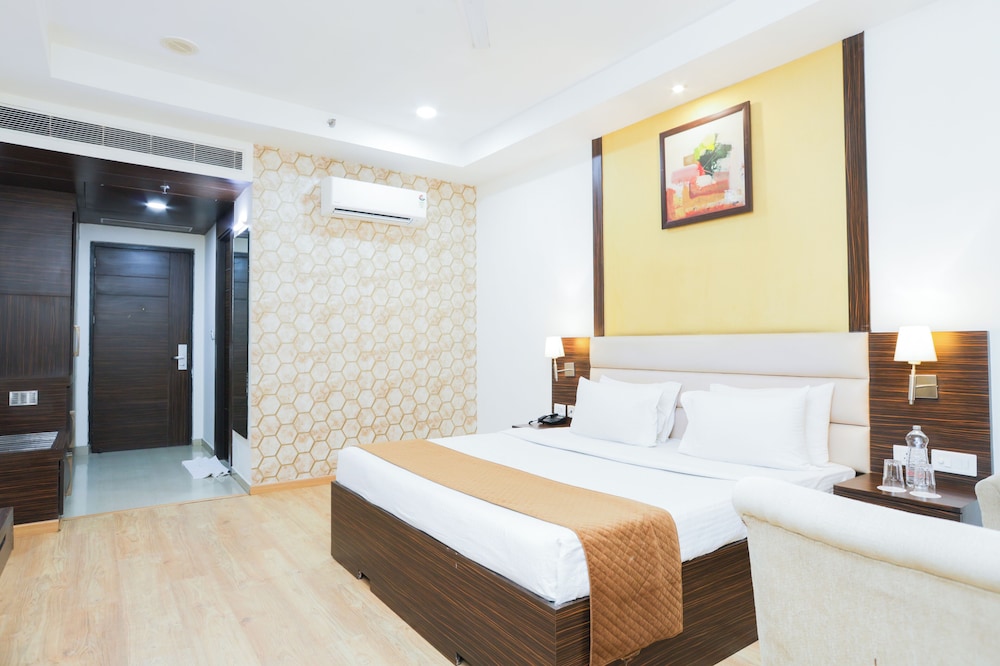 Hyphen Premier Hotel 21/50