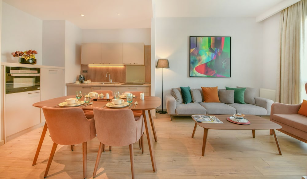 Antwell Suites 42/55