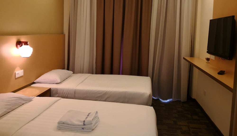 Lipis Plaza Hotel 12/24