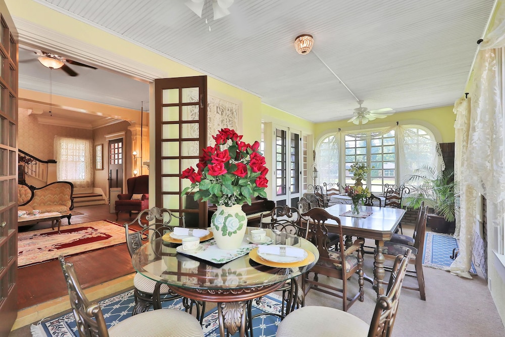 The Lancaster Manor Bed and Breakfast 38/50