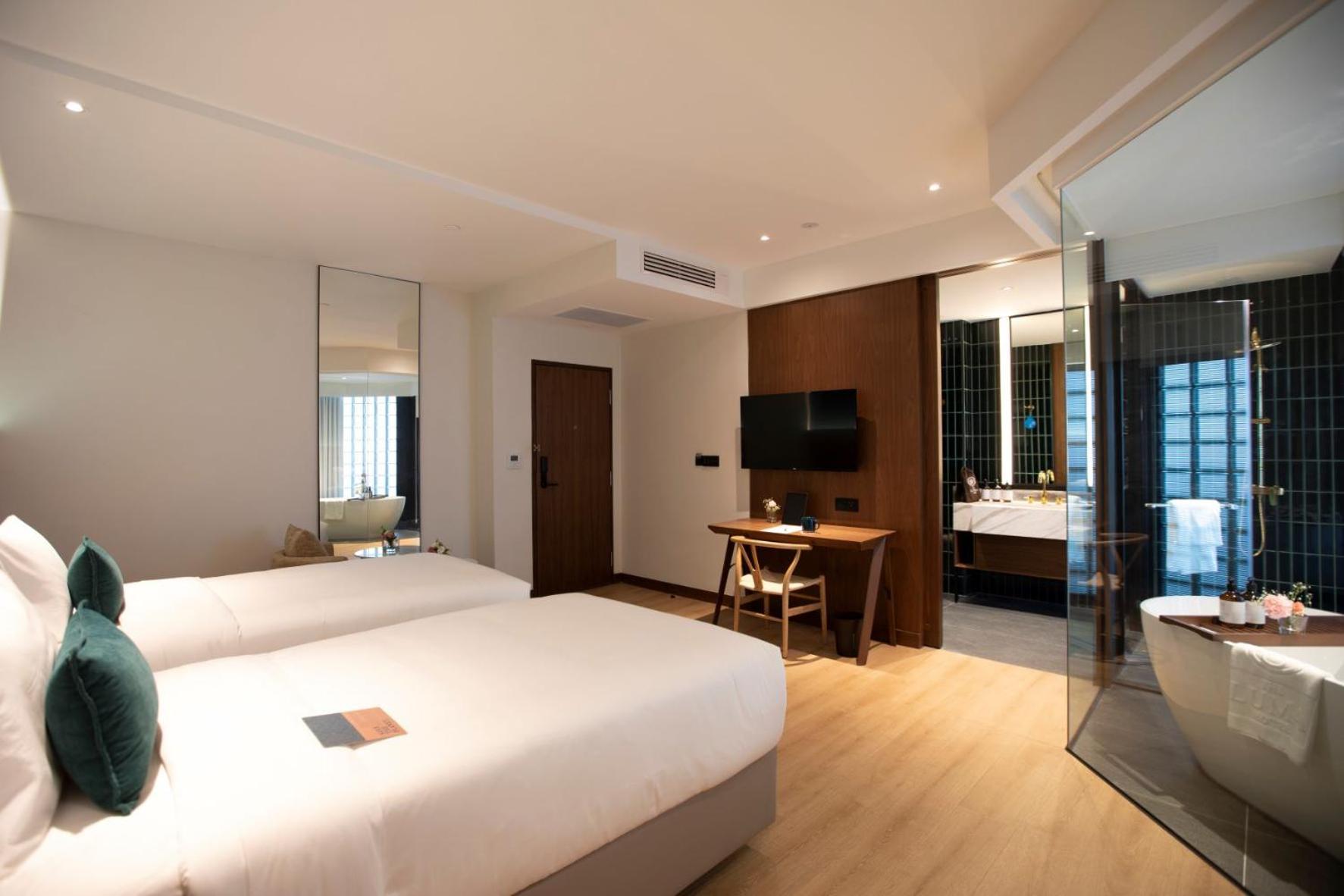 Palm, Executive, Twin Beds