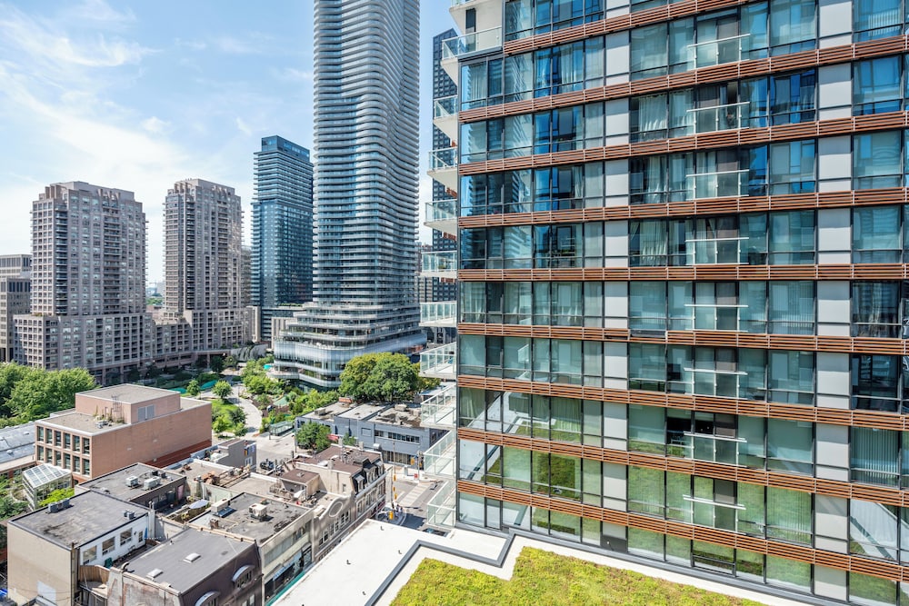 Teahouse Condos in Downtown Toronto 2/50