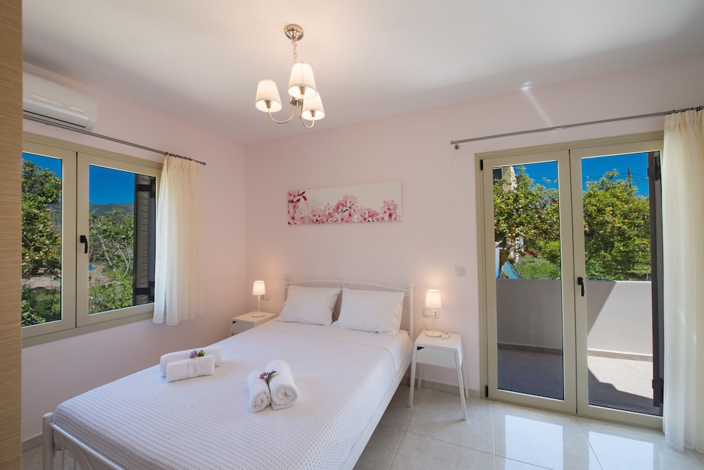 Bounatsa Studios & Apartments 20/43