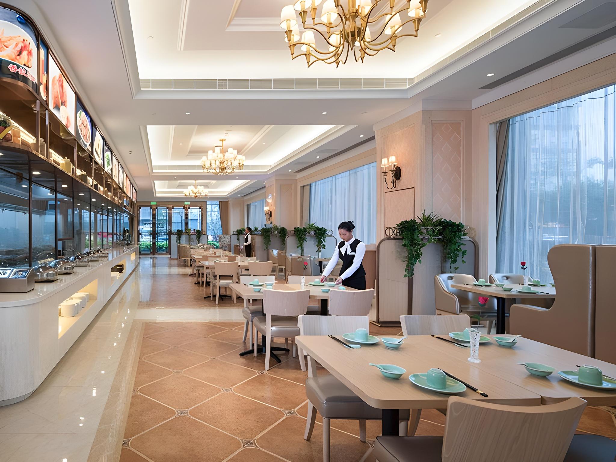 Vienna International Hotel (Suzhou Railway Station North Square) 39/49