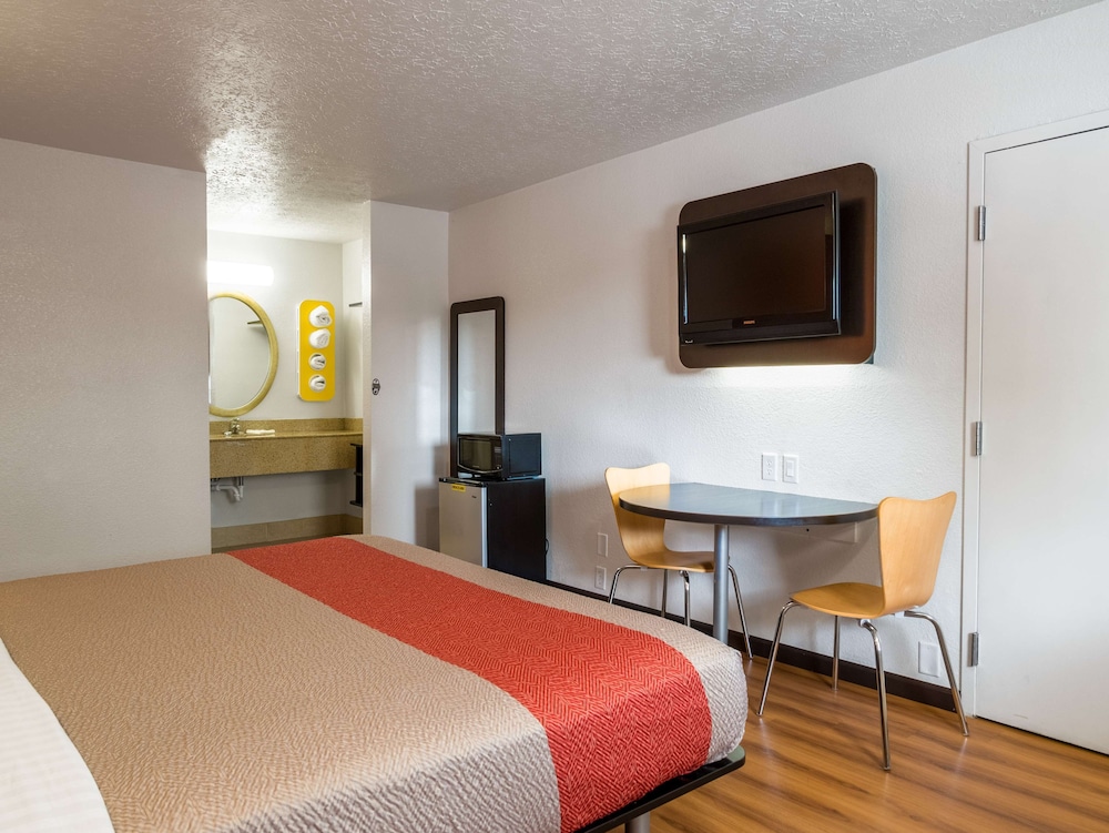 جناح ديلوكس بسرير كينج، Motel6 Columbus, OH - OSU 2/3
