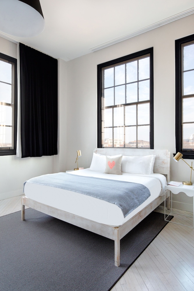 1 BEDROOM, SUITE