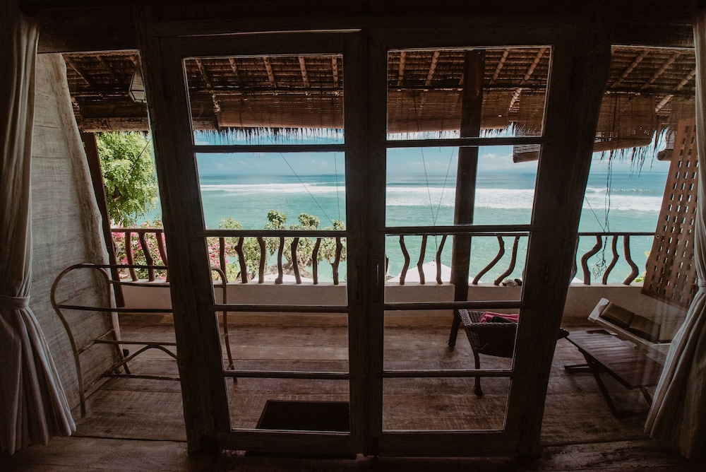 Rock 'N Reef Hotel 45/66