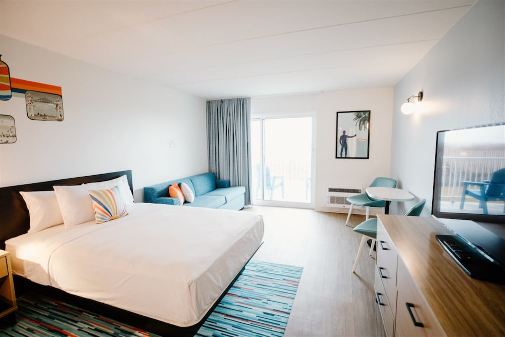 ROOM, KING BED, OCEAN FRONT, SOFA, BALCONY
