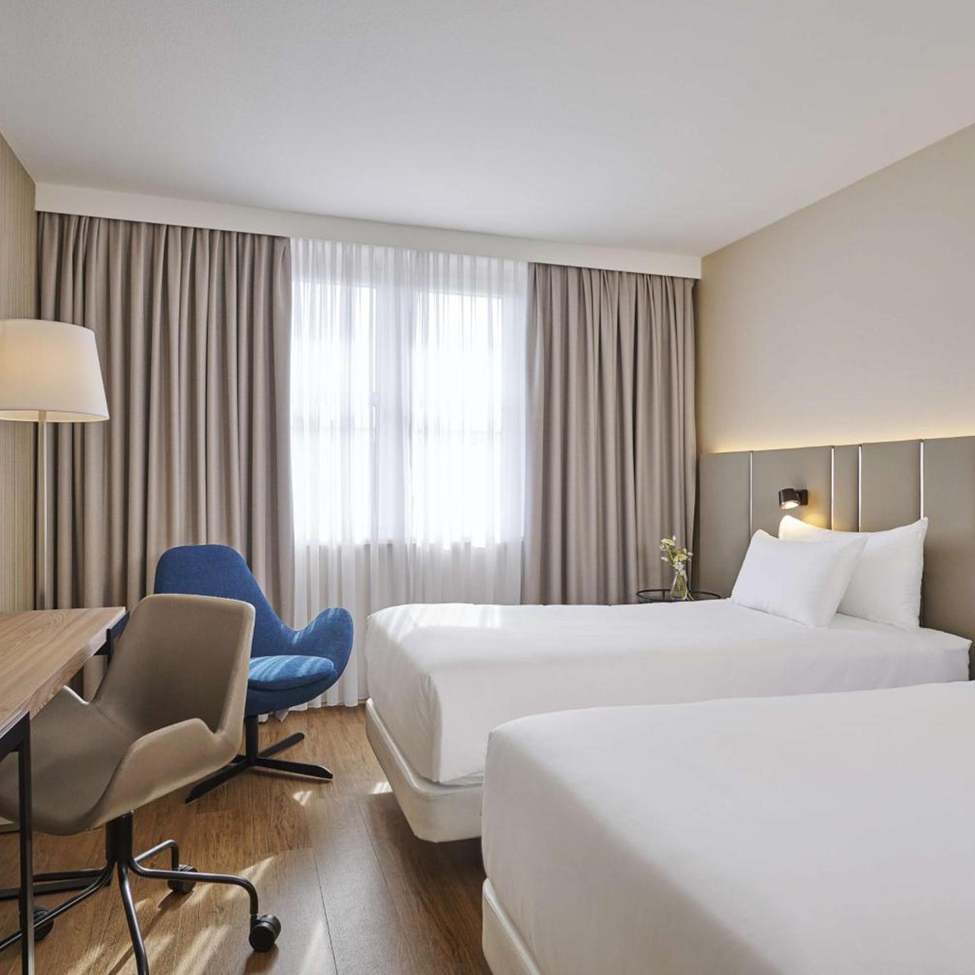 Standard, King Bed, with View, Nh Frankfurt Airport 7/10