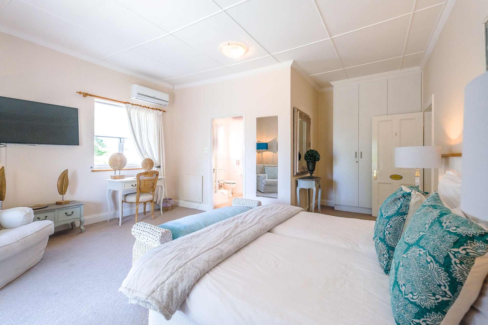 ROOM, TWIN BEDS, BALCONY