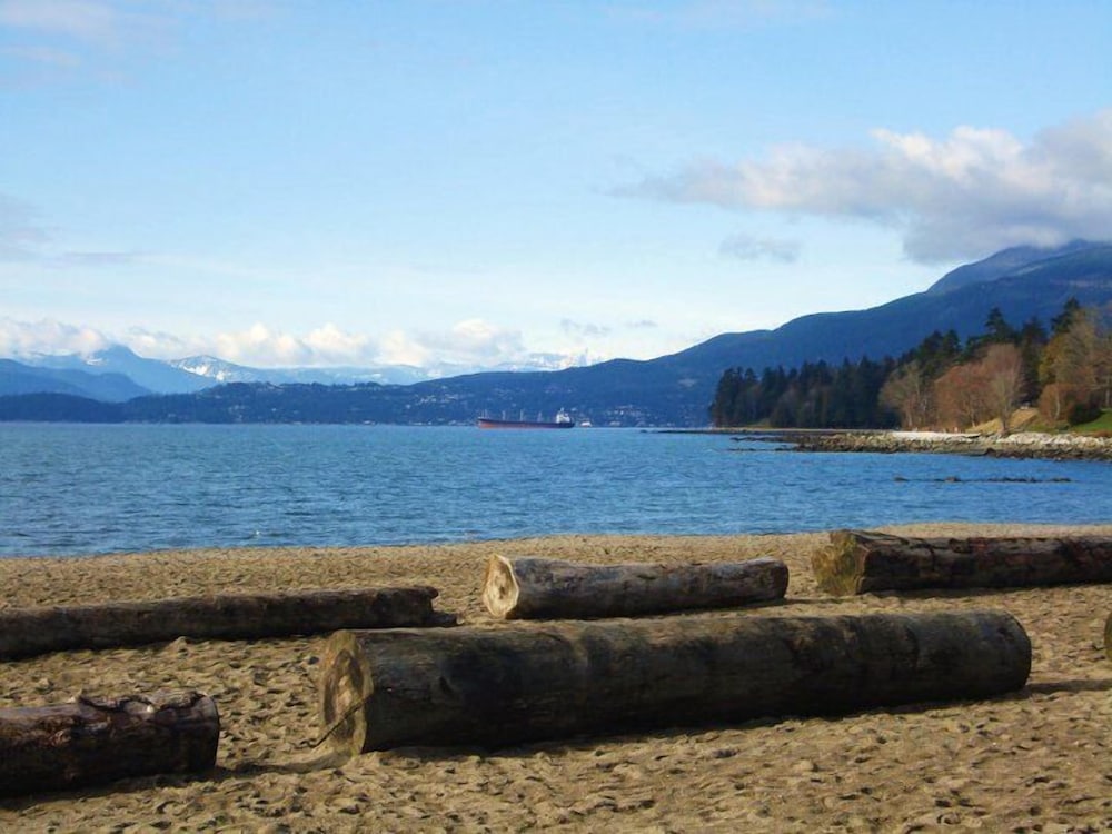 English Bay Hotel 55/62