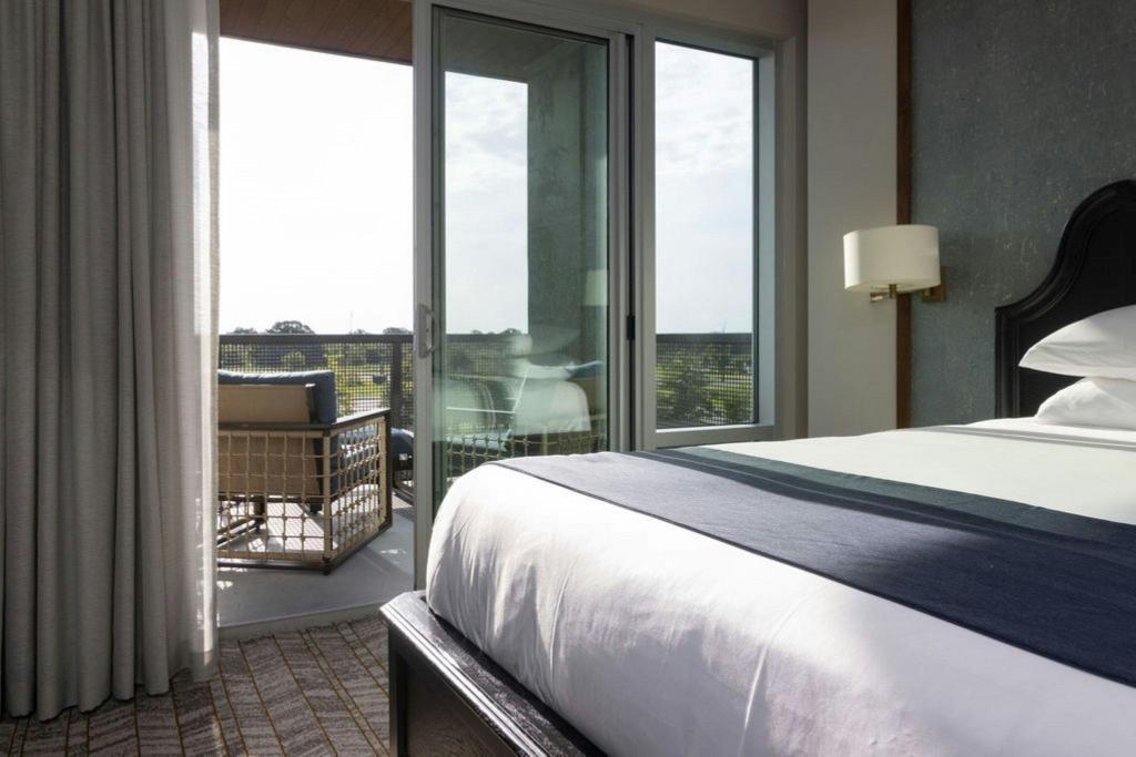 Constellation, Studio, Suite, King Bed, City View, Sofa, Balcony