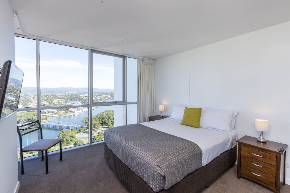 Artique Surfers Paradise 17/74