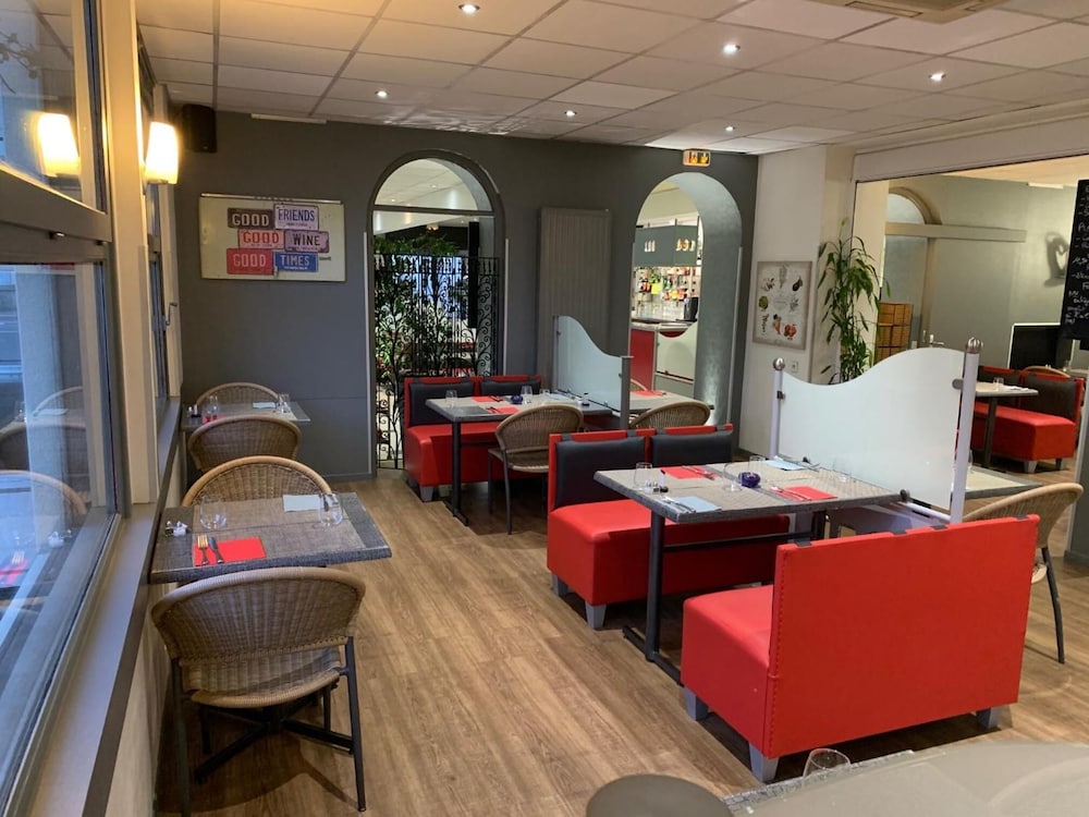 Hotel Restaurant Les Commerants 23/27