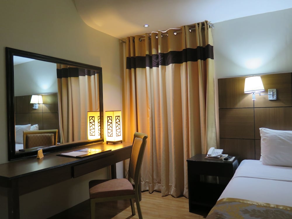 The Pinnacle Hotel And Suites 61/61
