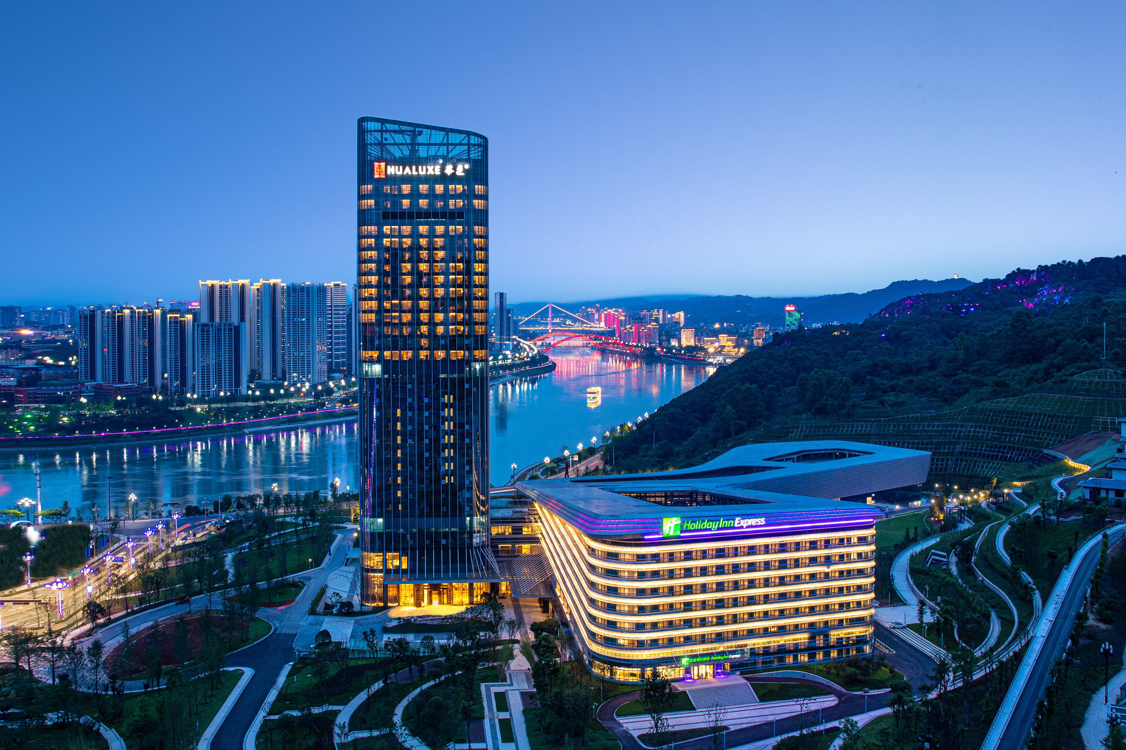 Holiday Inn Express Yibin 4/39