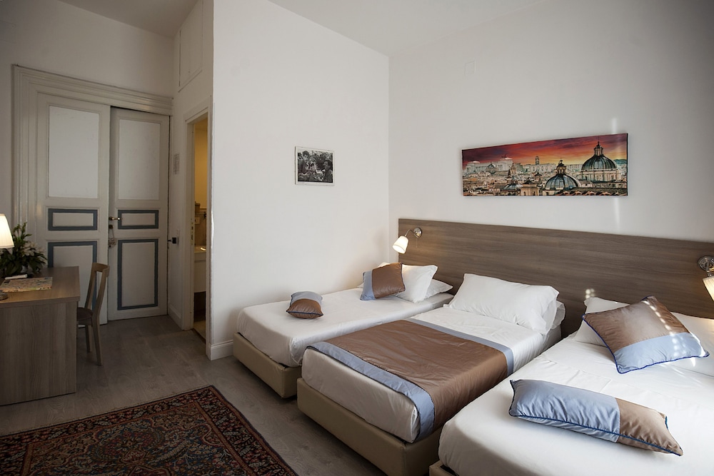 ROOM, TRIPLE