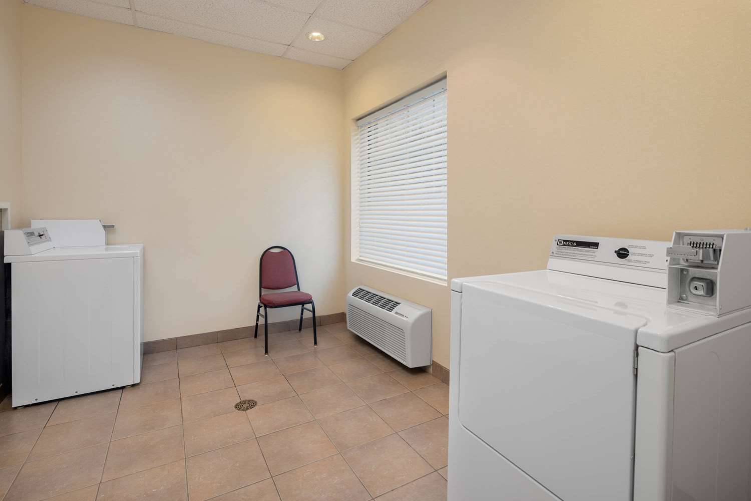 La Quinta Inn & Suites by Wyndham Atlanta Douglasville 10/53