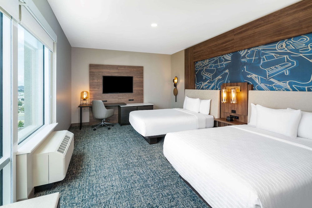 La Quinta Inn Suites By Wyndham Nashville Downtown Stadium 13/52
