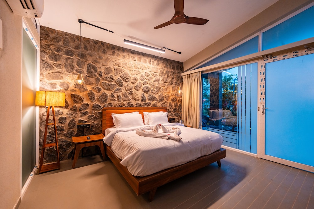 Basalt Paradise Resort And Spa 8/38