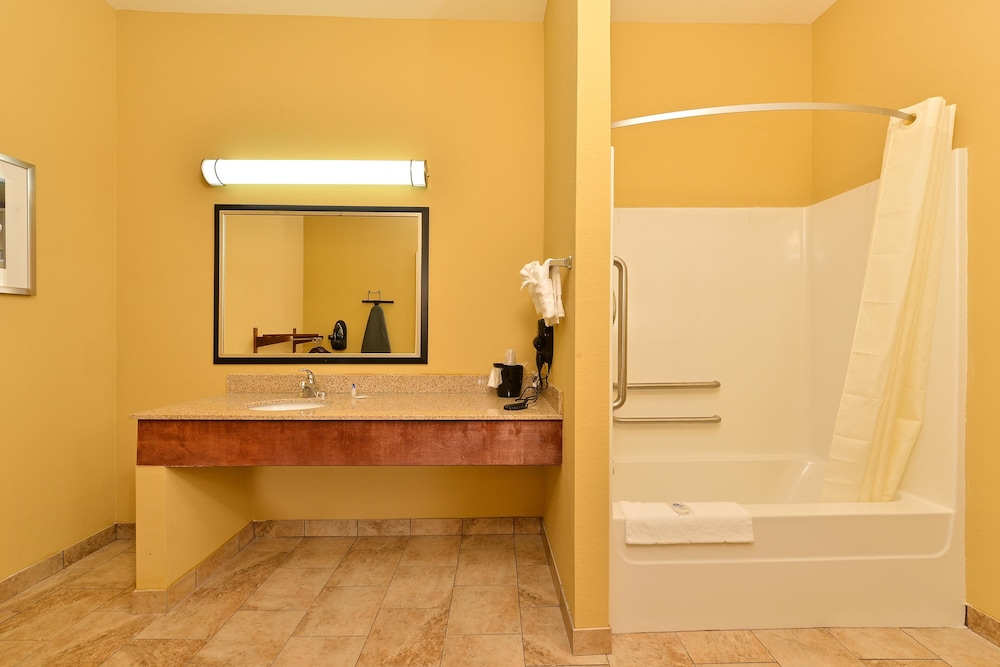 Americas Best Value Inn Tupelo Leeb Drive 21/33
